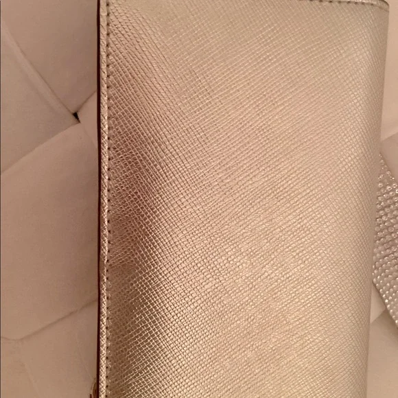 Beautiful gold leather Kate spade wallet nice size - Picture 3 of 5